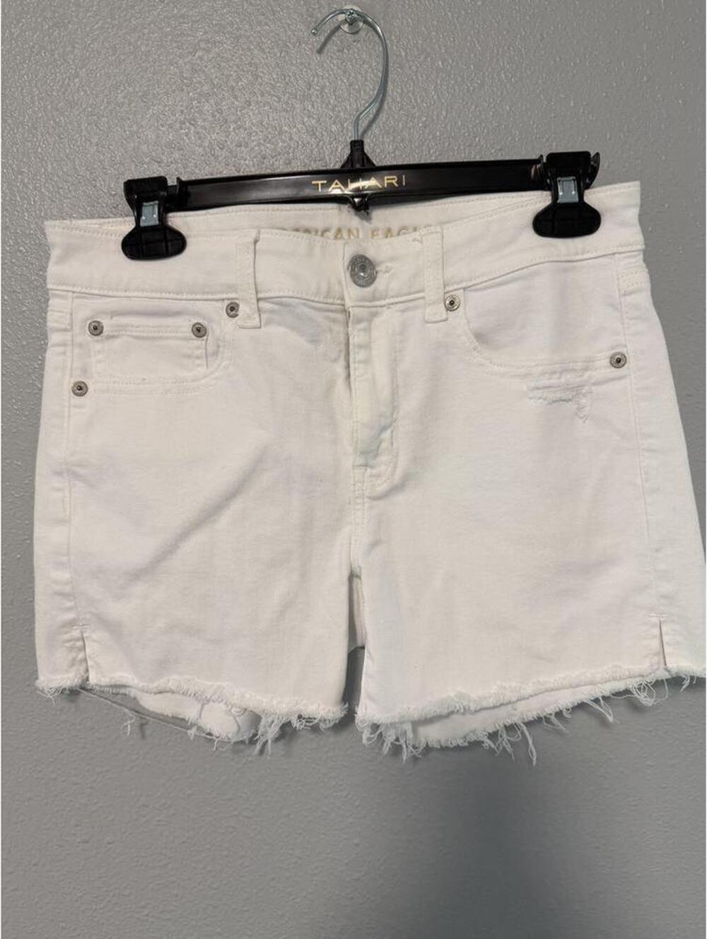 #6036  American Eagle White Denim Midi Shorts Size 6 with Stretch Fabric